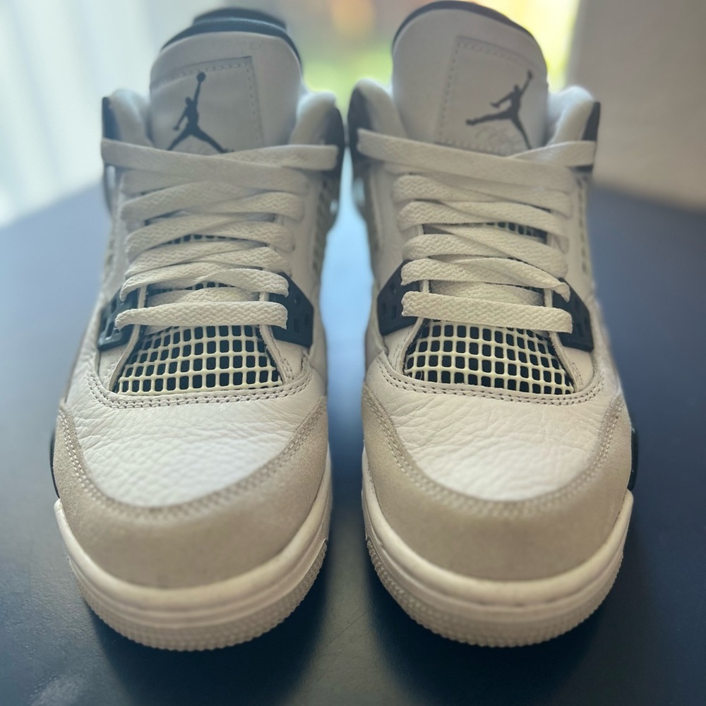 Nike Retro Jordan 4 - Like New! - Picture 3 of 5